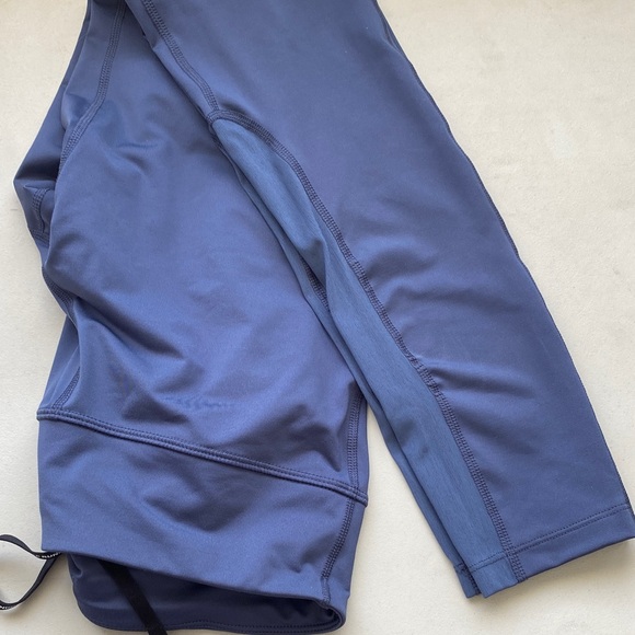 Nike Women's Blue Leggings with White Swoosh - Picture 4 of 4